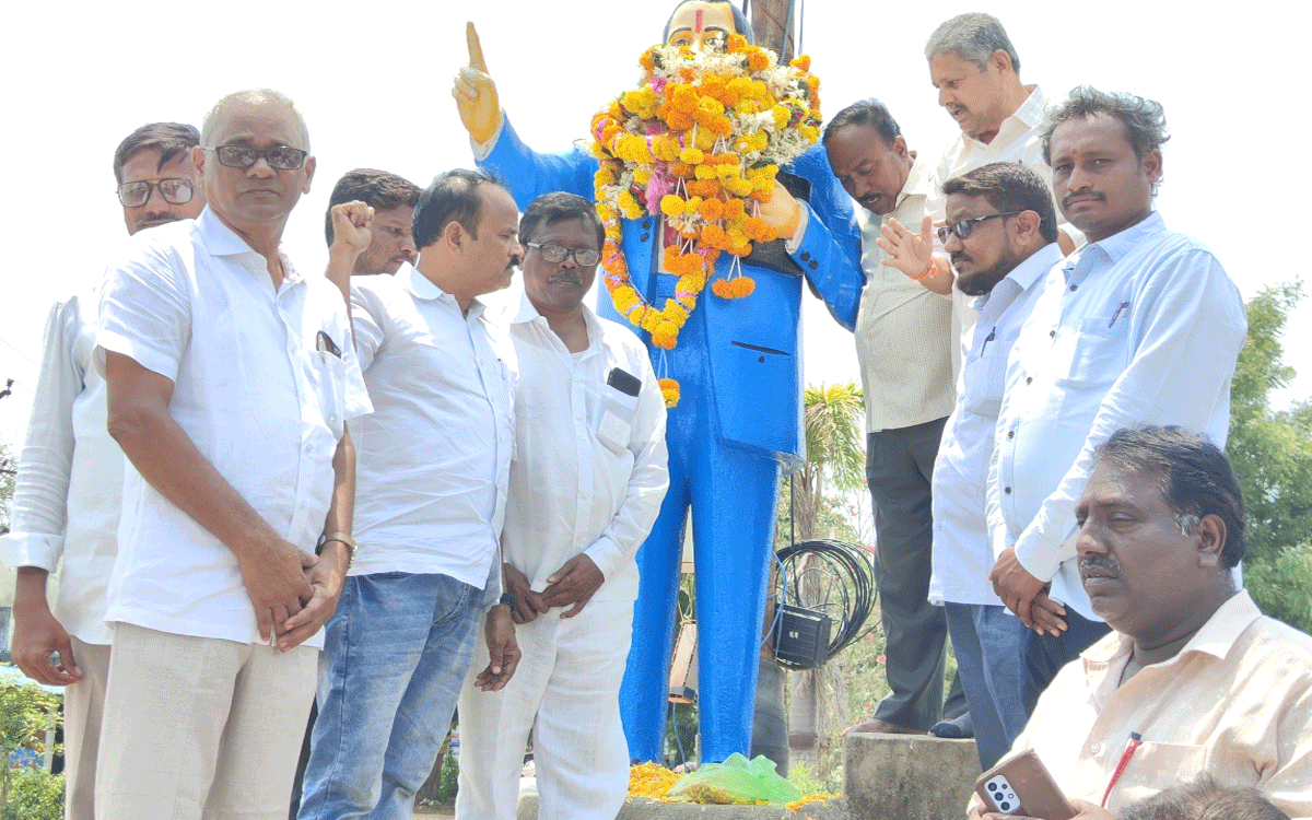 Karepally : అంబేద్కర్ వల్లే తెలంగాణ రాష్ట్రం సాకారం : మాజీ ఎమ్మెల్యే బానోత్ మదన్‌లాల్