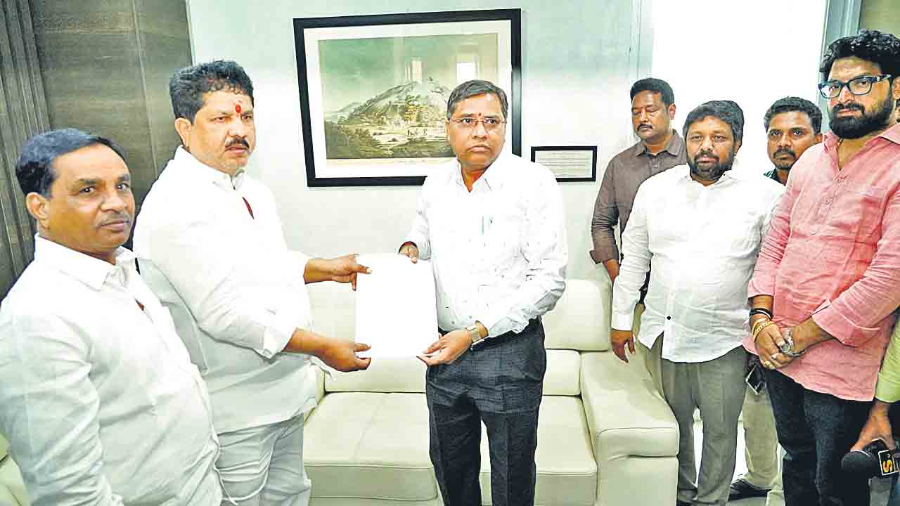 అనుమతులున్నా..వసూళ్లు చేస్తున్నారు