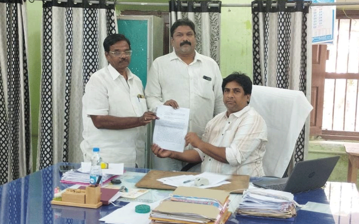 Madhira : ‘మ‌ధిర‌ అంబేద్కర్ సెంటర్‌లో బస్ షెల్టర్ ఏర్పాటు చేయాలి’