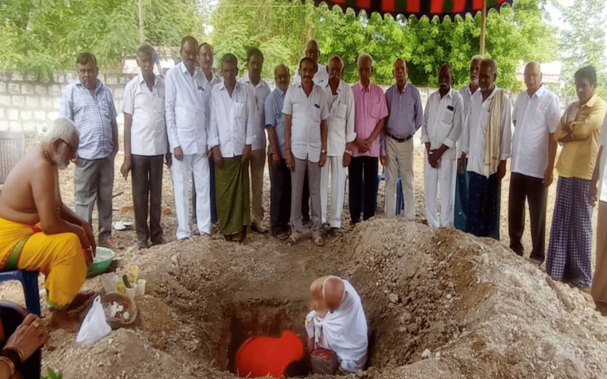 Palle Dawakhana : మహదేవపురంలో పల్లె దవాఖాన నిర్మాణానికి శంకుస్థాపన