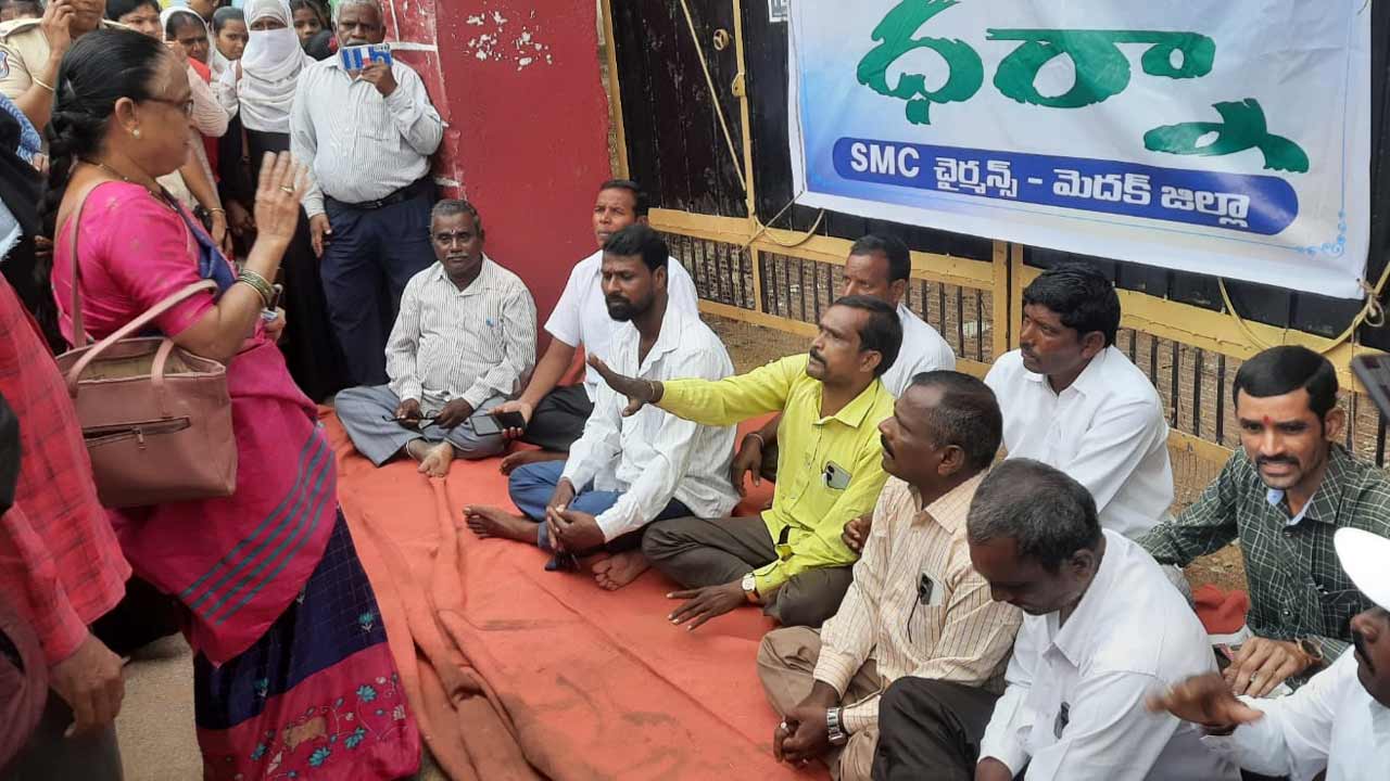 Medak | బిల్లులు అడిగితే.. పోలీసు కేసులా.. ఆందోళనలో కాంట్రాక్టర్లు