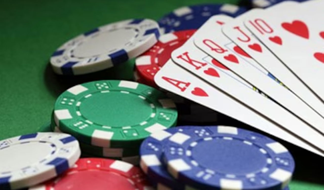 Medchal | పేకాట స్థావరంపై దాడి.. 18 మంది అరెస్ట్.. భారీగా మద్యం, నగదు స్వాధీనం