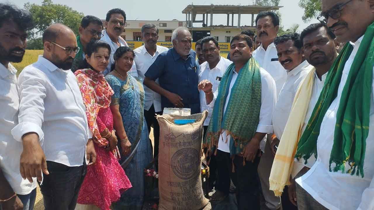 MLA Medipalli | కొనుగోలు కేంద్రాల్లోనే ధాన్యం విక్రయించాలి : ఎమ్మెల్యే మేడిపల్లి సత్యం