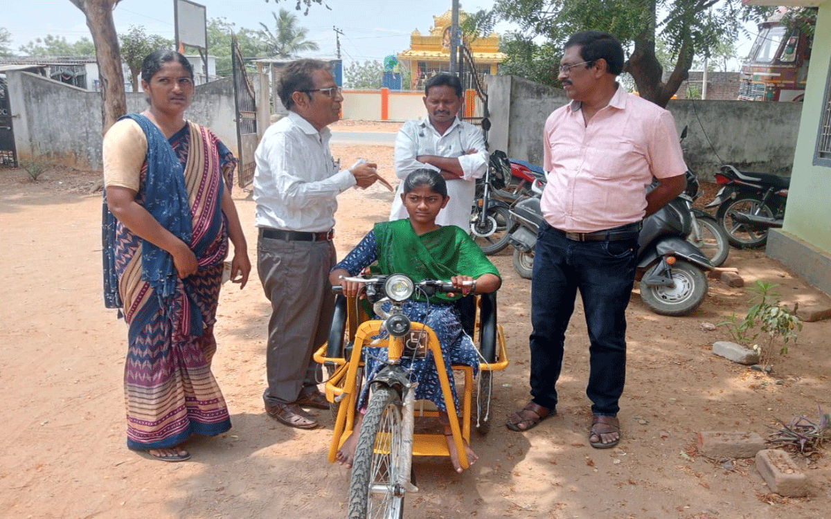 Physiotherapy : దివ్యాంగ చిన్నారులు ఫిజియోథెర‌పీ సేవ‌లు వినియోగించుకోవాలి : ఎంఈఓ రామారావు