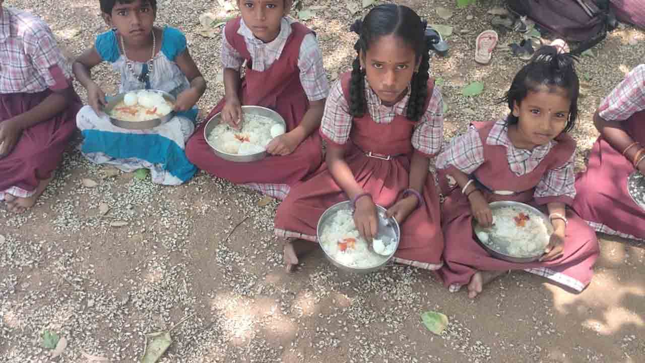 మధ్యాహ్న భోజనంలో నీళ్ల చారు