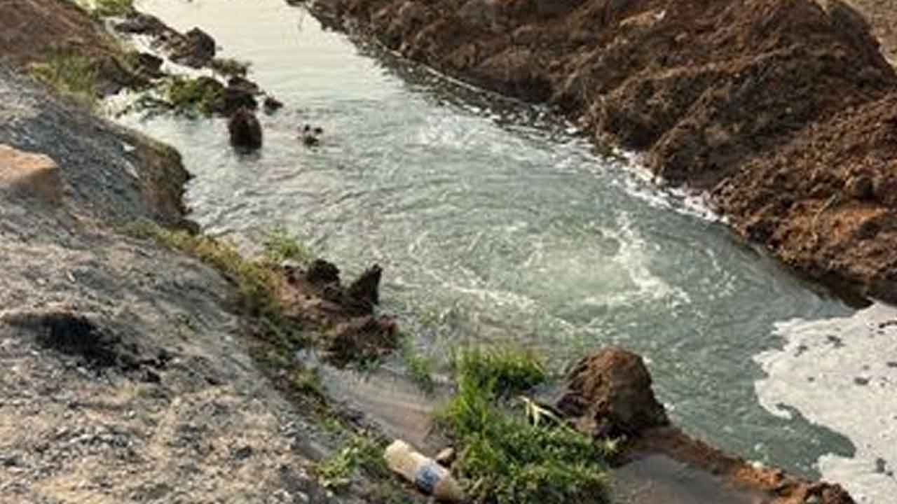 Mission Bhagiratha | వృథాగా పోతున్న మిషన్ భగీరథ నీళ్లు.. పట్టించుకోని అధికారులు