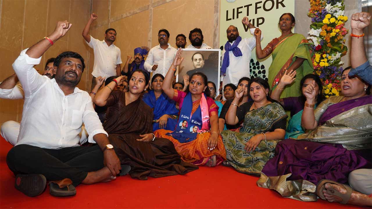 MLC Kavitha | అంబేద్కర్‌కు నివాళులర్పించకుండా ఎమ్మెల్సీ కవితను అడ్డుకున్న పోలీసులు