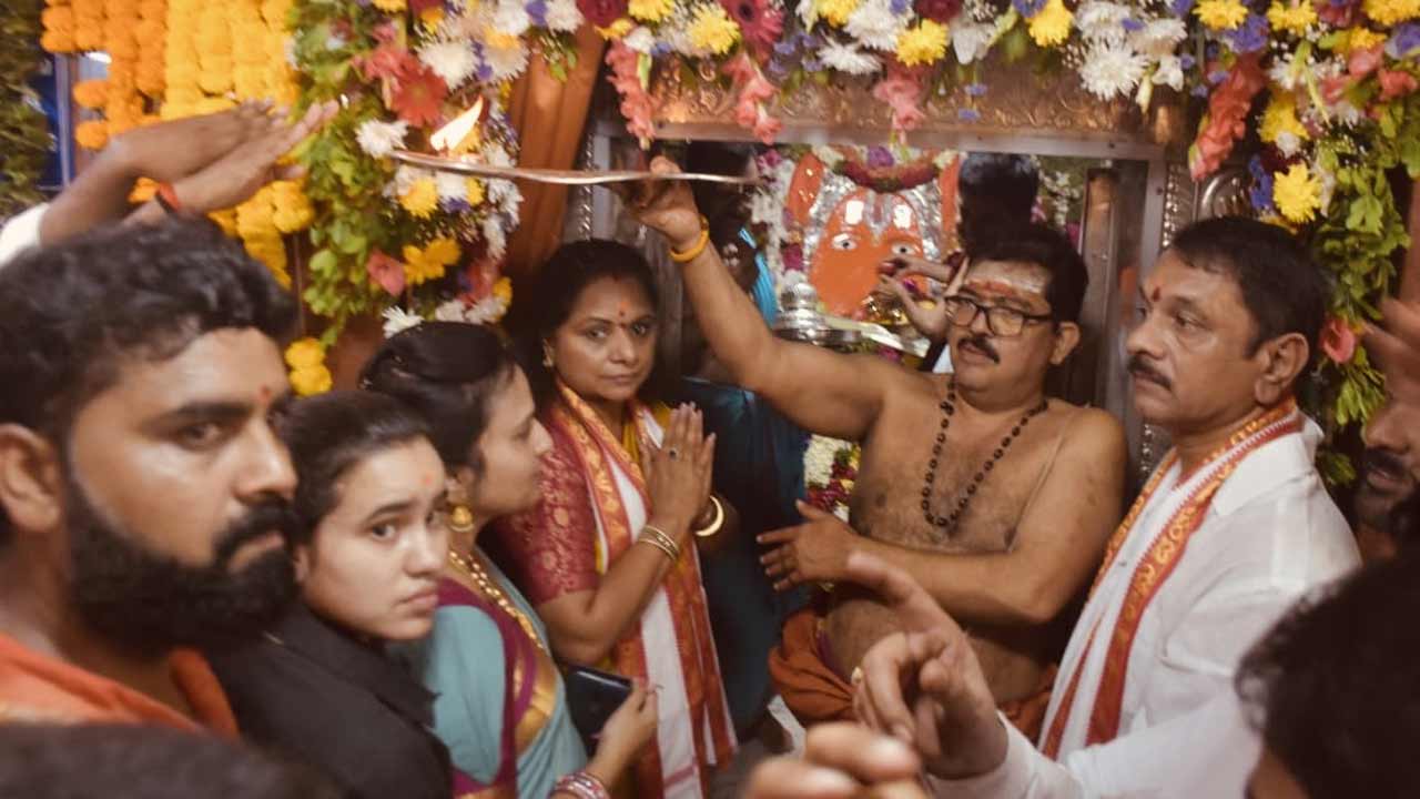 MLC Kavitha | కర్మన్‌ఘాట్‌ ధ్యానాంజనేయ స్వామికి ఎమ్మెల్సీ కవిత ప్రత్యేక పూజలు