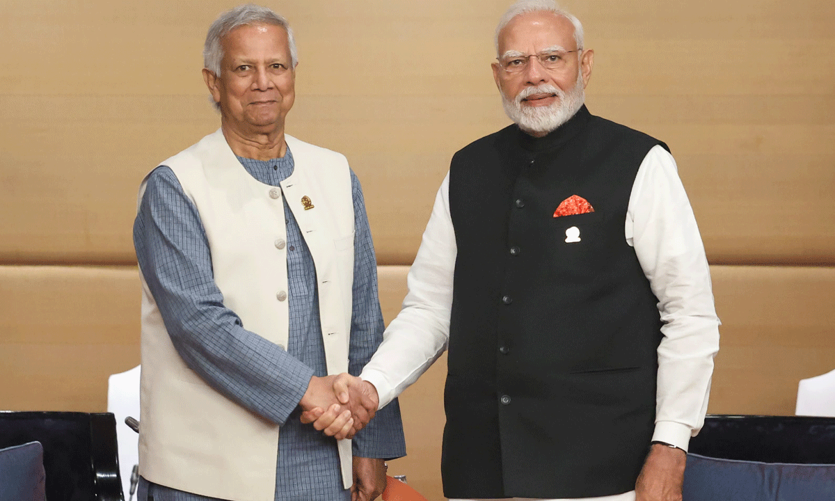 PM Modi: బంగ్లాదేశ్ నేత యూనుస్‌తో ప్ర‌ధాని మోదీ భేటీ