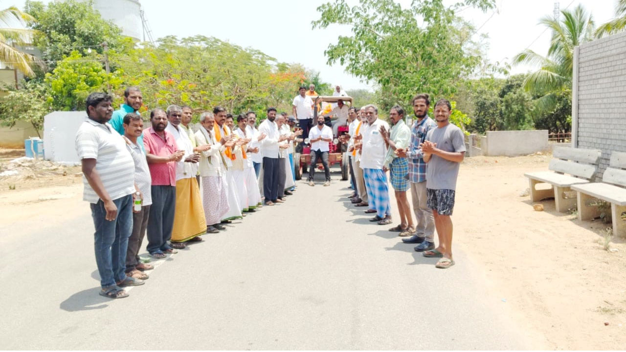Monkey | రావిచేడ్‌ గ్రామంలో వానరానికి అంత్యక్రియలు