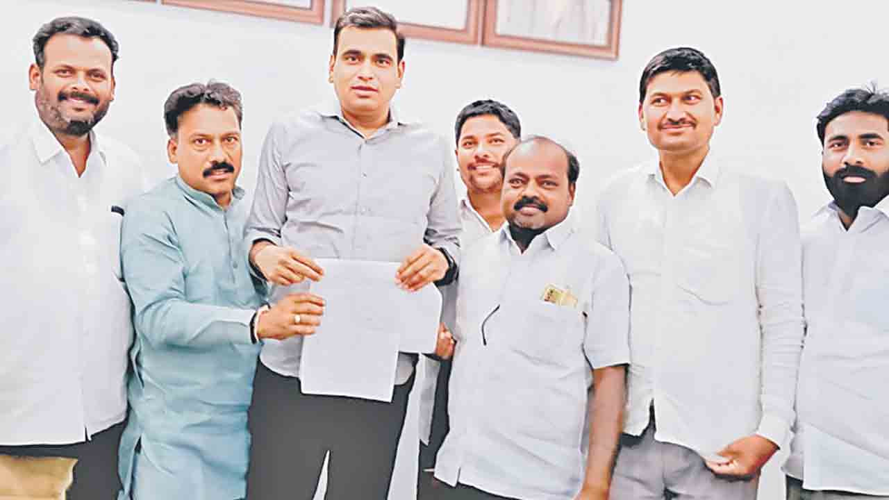 అనర్హులకు ఇందిరమ్మ ఇండ్లు