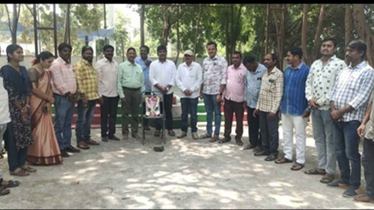 Mahatma Phule | సామాజిక సమానత్వం కోసం పనిచేసిన గొప్ప వ్యక్తి ఫూలే : ఎంపీడీవో వెంకటేశ్వరరావు