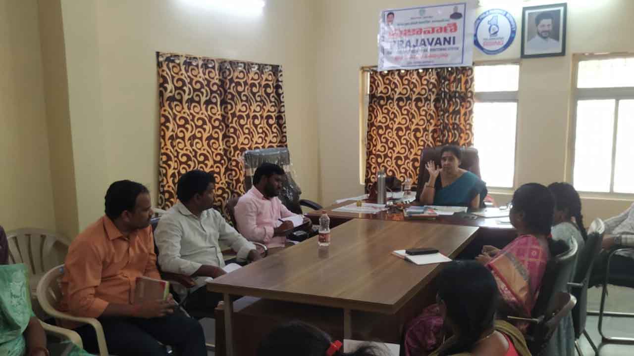 MPDO Vijayalakshmi | గ్రామాల్లో తాగునీరు, పారిశుద్ధ్య సమస్యలు రాకుండా చూడాలి : ఎంపీడీవో విజయలక్ష్మి