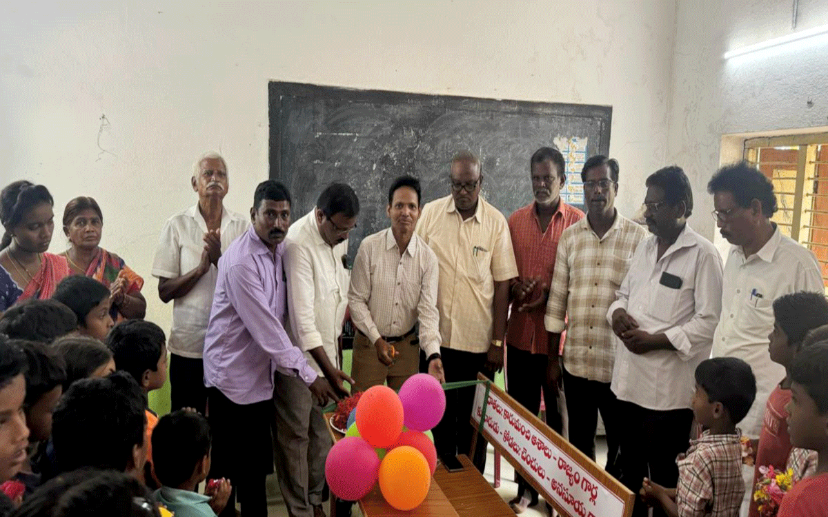 Madira : ప్రభుత్వ పాఠశాల అభివృద్ధికి సహకారం అభినందనీయం : ఎంపీడీఓ వెంక‌టేశ్వ‌ర్లు