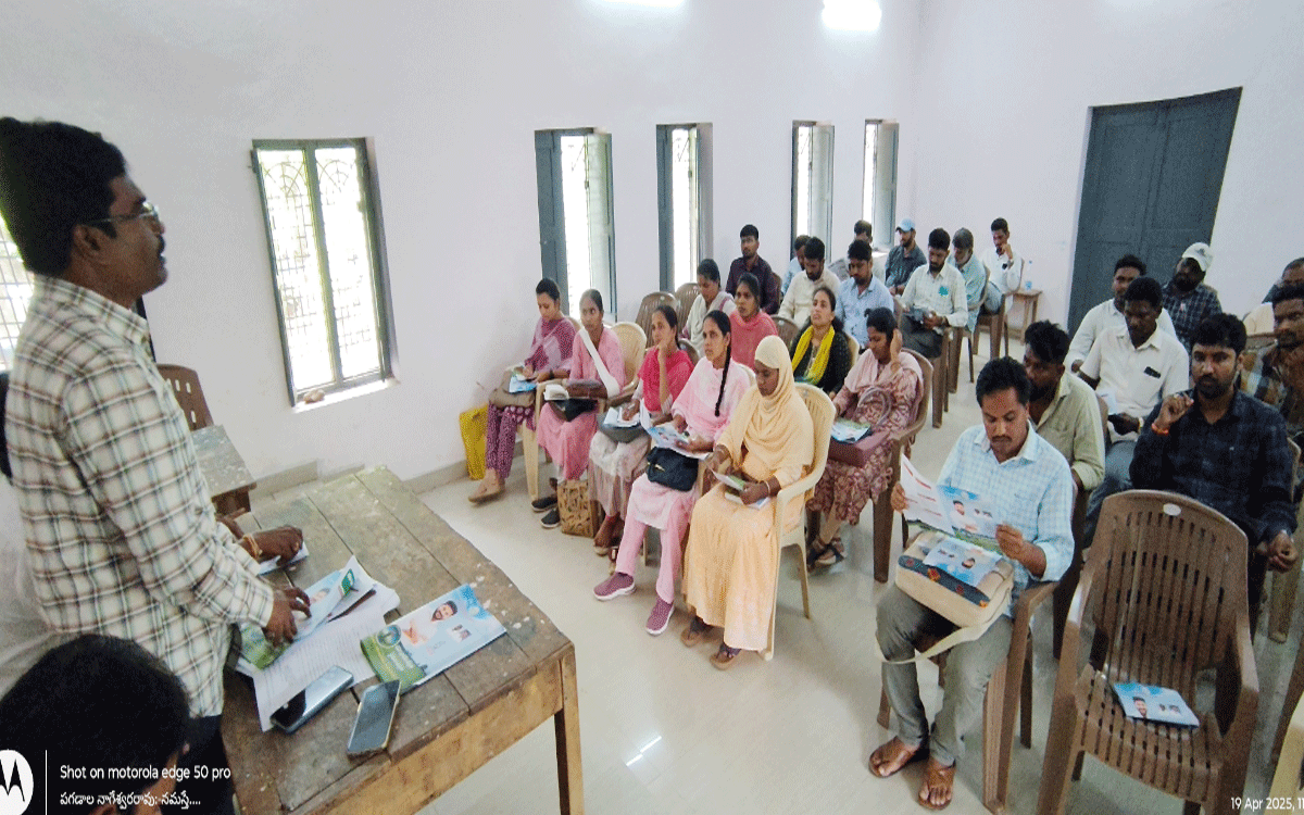 Karepalli : భూ భారతి చట్టంపై రైతులకు అవగాహన కల్పించాలి : తాసీల్దార్ సంపత్‌కుమార్