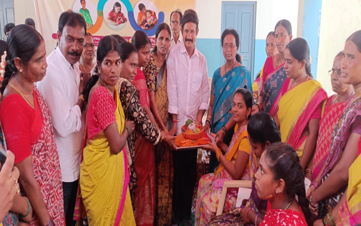 Munugode : గర్భిణులు, బాలింతలు పోషకాహారం తీసుకోవాలి : సీడీపీఓ లావ‌ణ్య‌కుమారి
