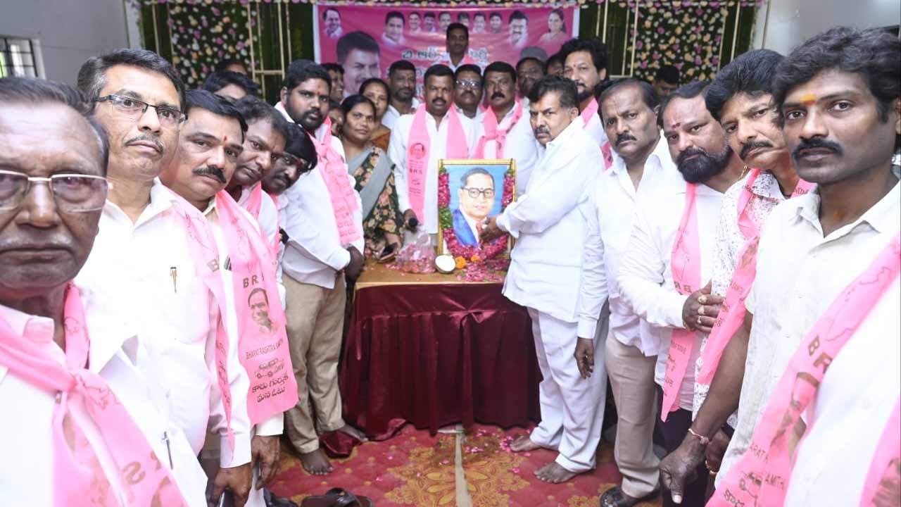 అంబేద్కర్‌ గొప్ప దార్శనికుడు : ఎమ్మెల్యే ముఠా గోపాల్‌