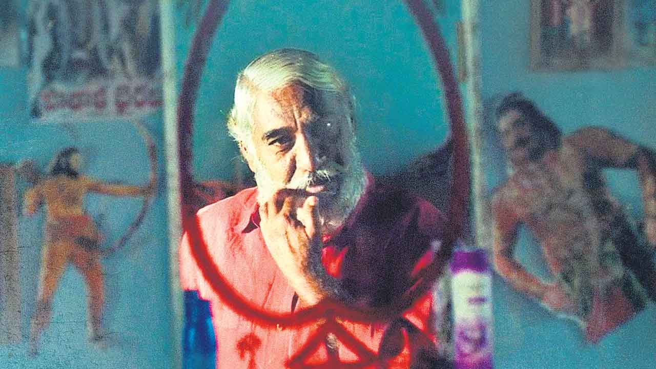 అరవైల పడుసోడు.. ఎగిరెగిరి పడతాడు