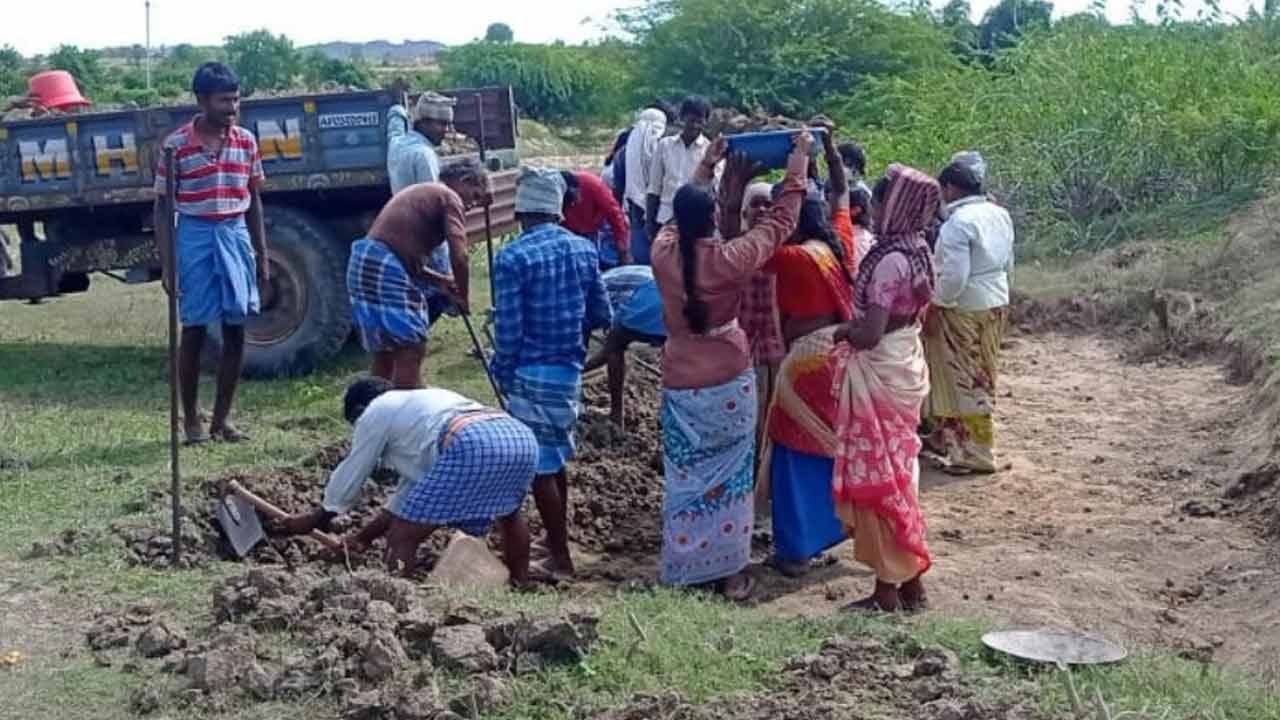Kondurg | ఉపాధి కూలీలకు వసతులు కల్పించాలి..