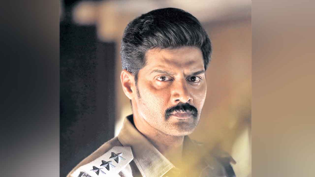 అనుక్షణం ఉత్కంఠగా ‘లెవెన్‌’