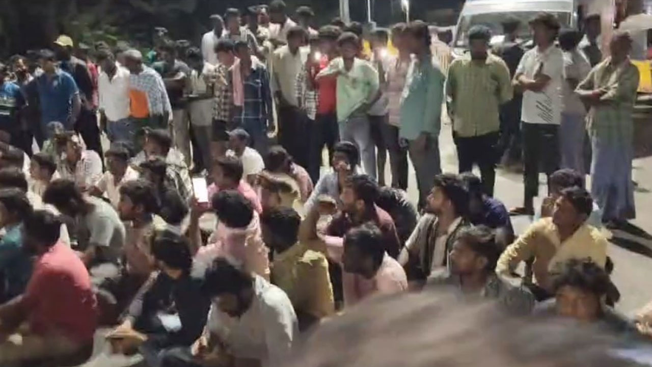 Nidamanuru | ప్రేమ పేరుతో మోసపోయిన యువతి.. ప్రియుడి ఇంటిముందు మృతదేహంతో బంధువుల ఆందోళన