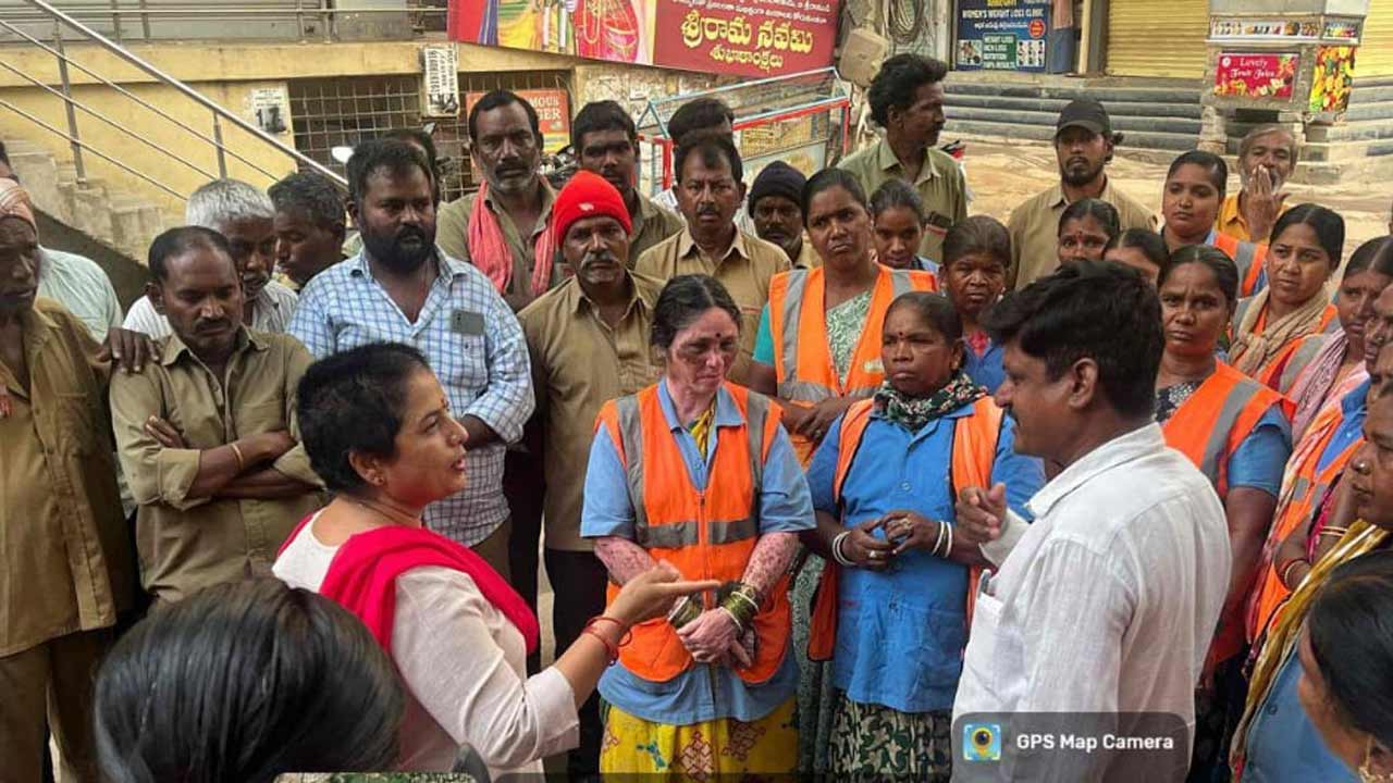 మున్సిపల్ కార్మికులపై ప్రభుత్వం వివక్ష చూపిస్తోంది : ఏఐటీయూసీ