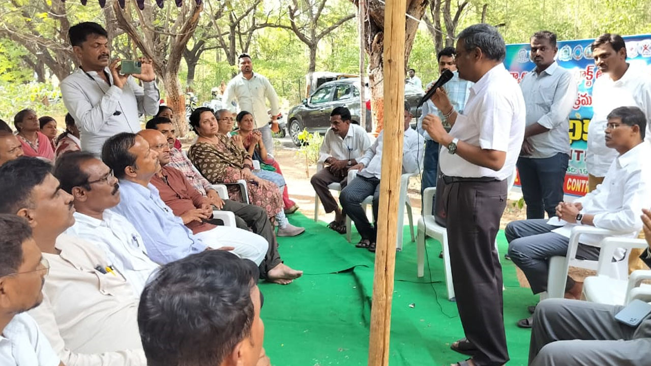 Contract Lecturers | సమ్మె విరమించిన కాంట్రాక్టర్ అధ్యాపకులు