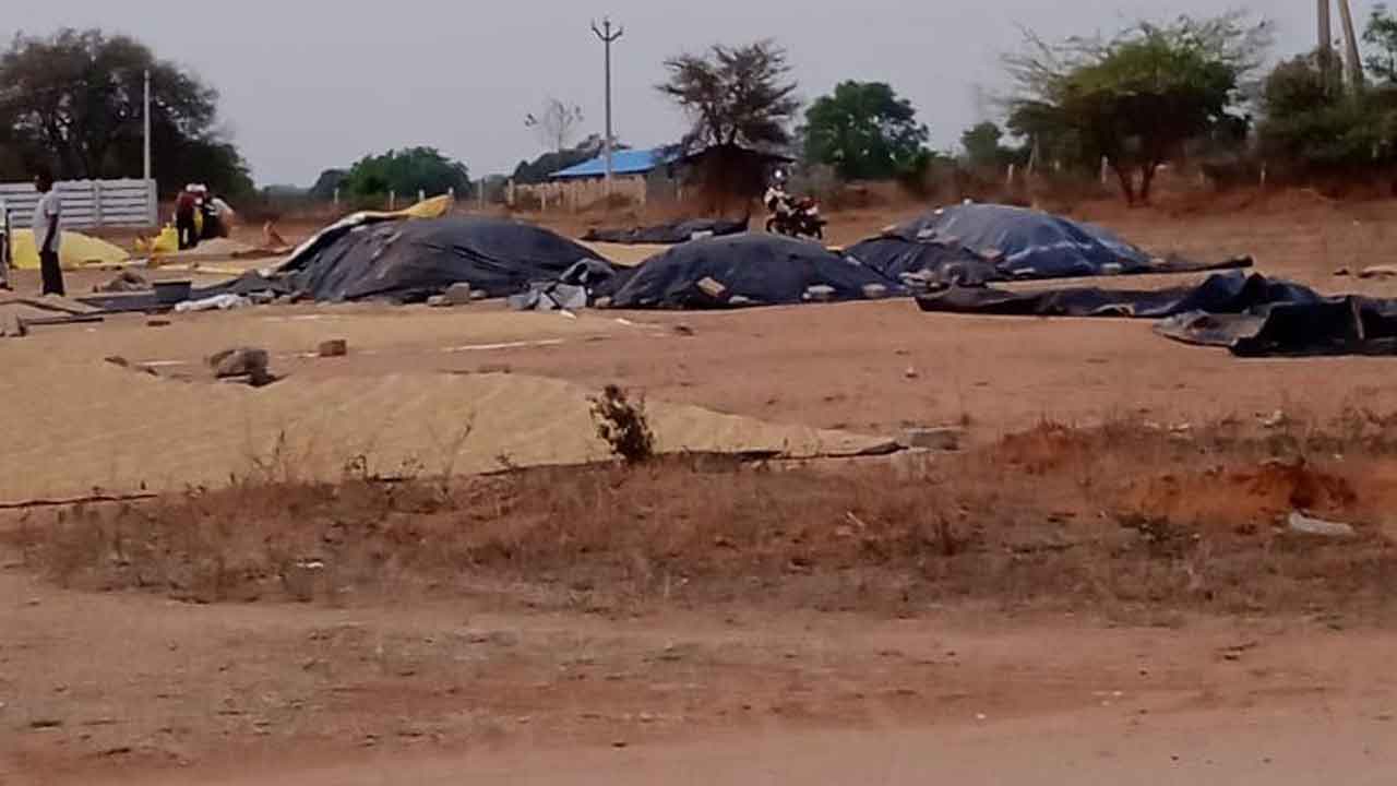 వడ్లు కొనే దిక్కేది?