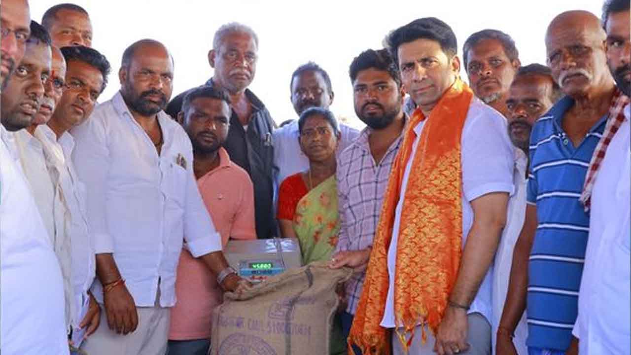 దళారులను నమ్మి మోసపోవద్దు : ఎమ్మెల్యే రాజేష్ రెడ్డి