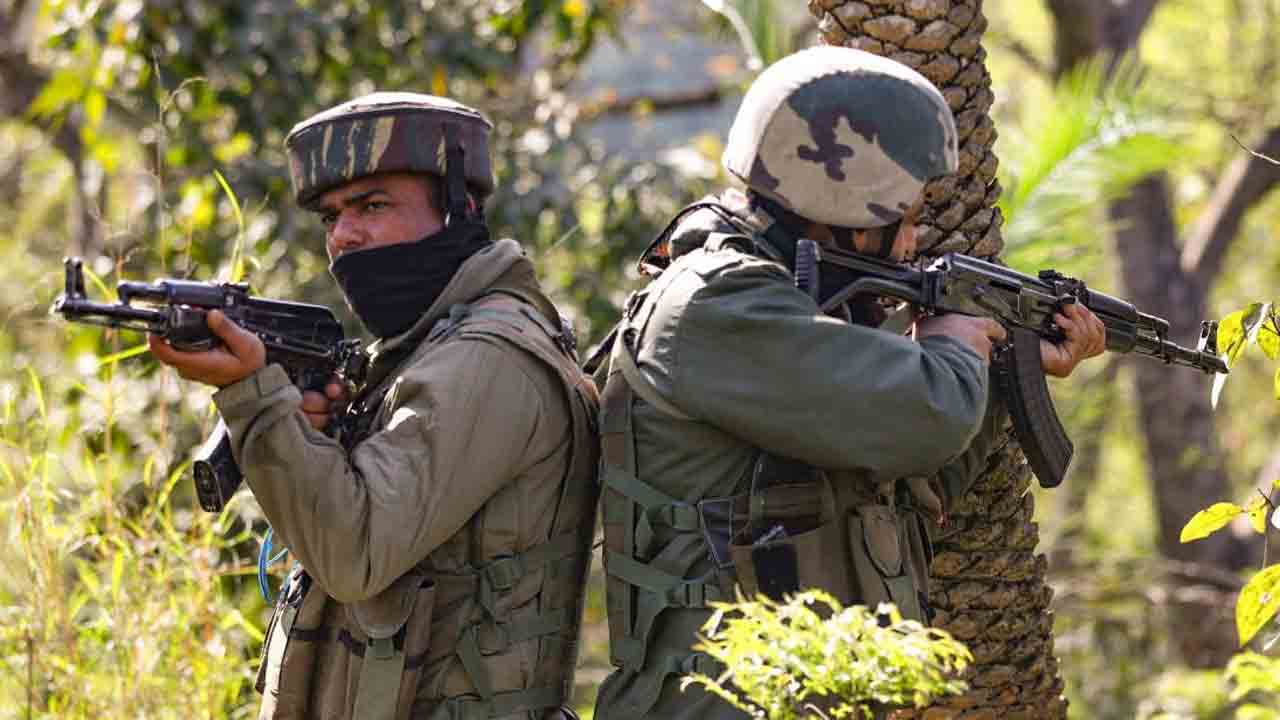 చొరబాటుకు పాక్‌ ఆర్మీ యత్నం.. ఐదుగురు హతం