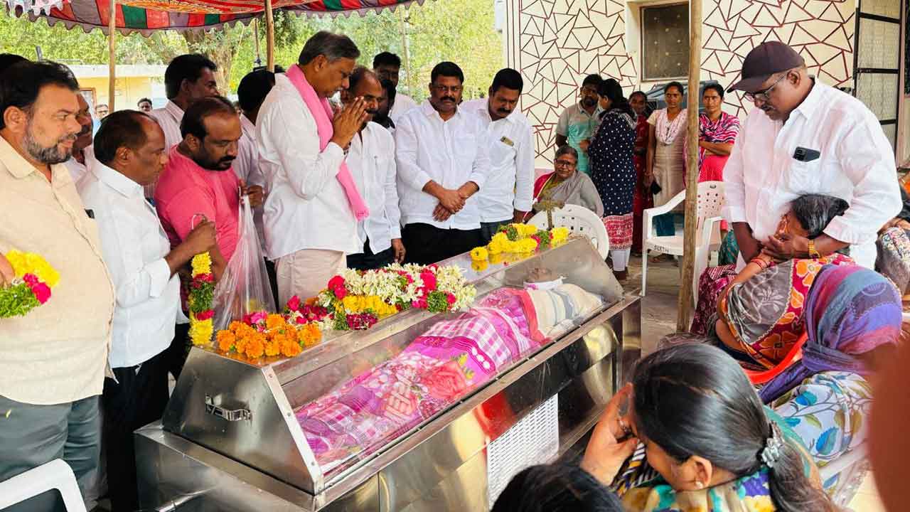 MLA Palla Rajeshwar Reddy | మాజీ జడ్పీటీసీ మోహన్ రెడ్డికి నివాళులు అర్పించిన ఎమ్మెల్యే పల్లా రాజేశ్వర్ రెడ్డి..