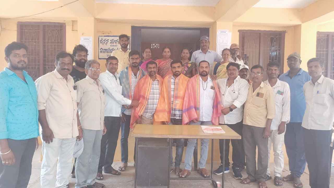 Panchayat employees | పంచాయతీ ఉద్యోగుల సమస్యలపై సంఘటితంగా పోరాడుదాం : సాదుల శ్రీకాంత్