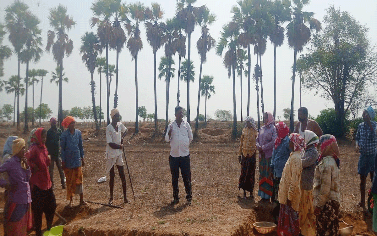 Rajapet : ఉపాధి కూలీల‌కు క‌నీస వ‌స‌తులు క‌ల్పించాలి : జూకంటి పౌల్‌