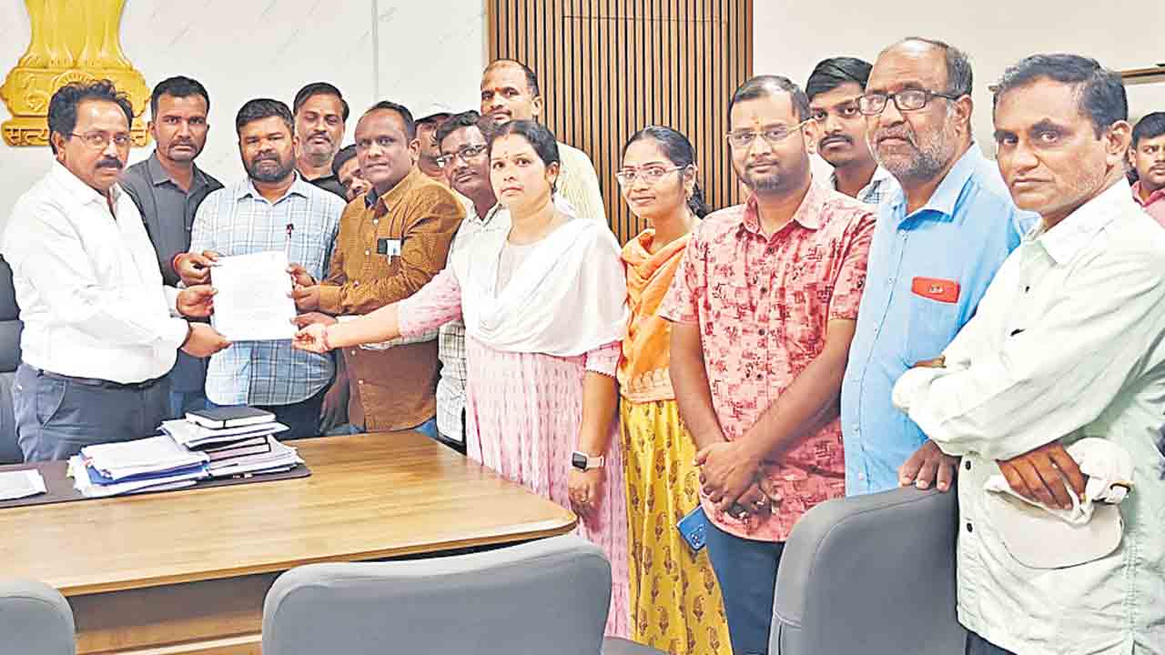 పేస్కేల్‌ అమలు చేయాలి