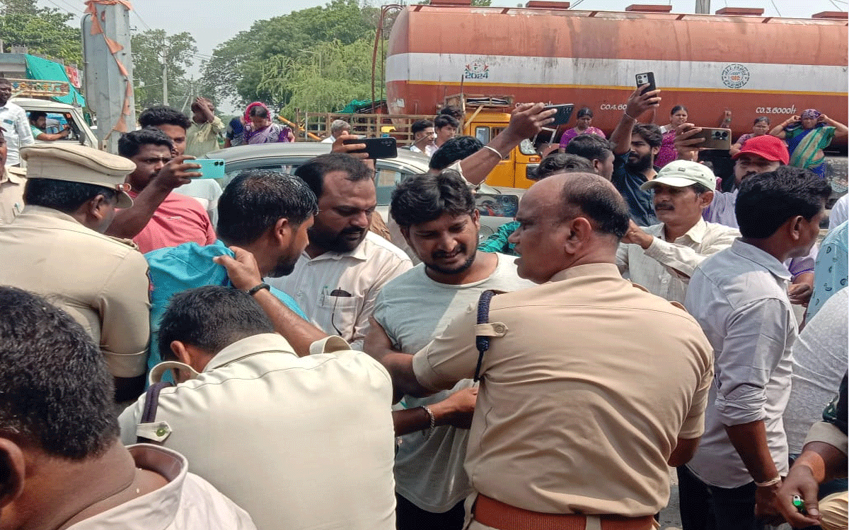 Jagannathpuram : పెద్దమ్మ గుడి పాలక మండలి ప్రమాణ స్వీకారంలో ఉద్రిక్తత