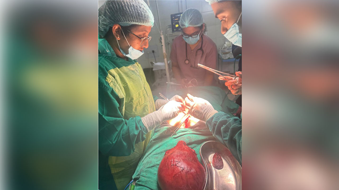 Hyderabad | పేట్లబురుజు ఆసుపత్రిలో అరుదైన చికిత్స.. ఏక‌కాలంలో గ‌ర్భ‌సంచి, పిత్తాశ‌యం తొల‌గింపు..!