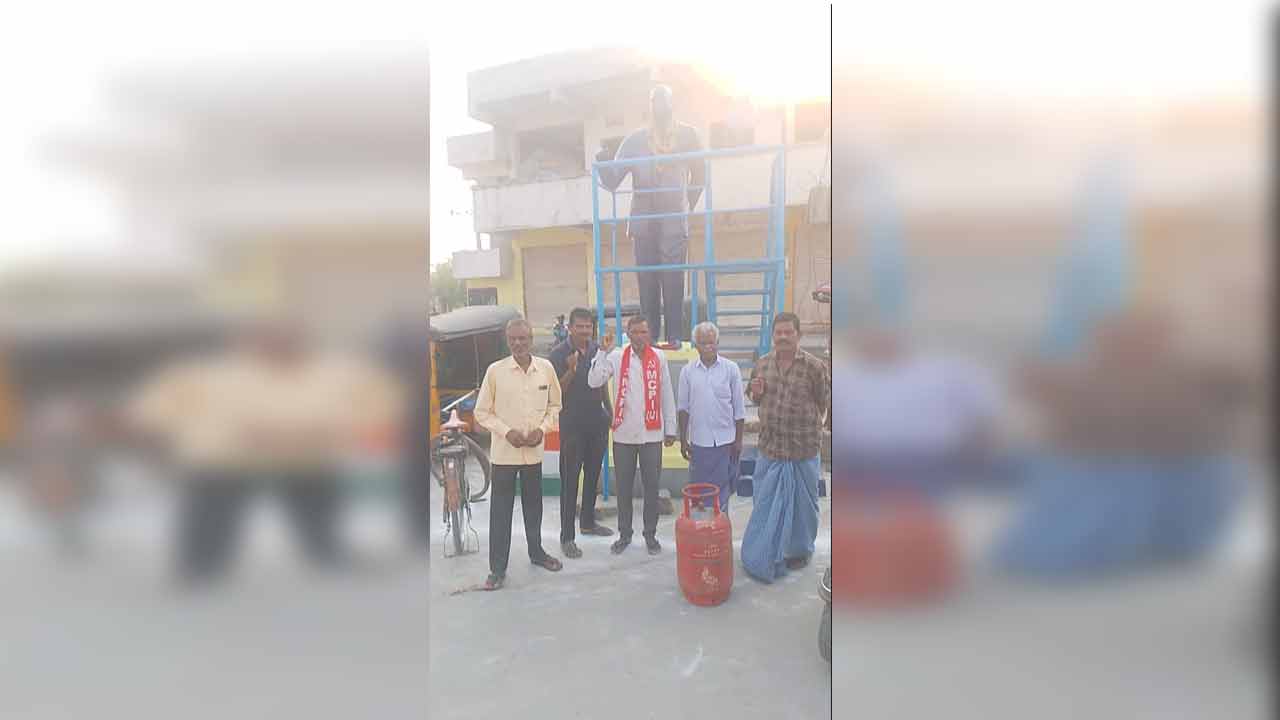 Warangal | పెంచిన గ్యాస్, పెట్రోల్, డీజిల్ ధరలు వెంటనే తగ్గించాలి