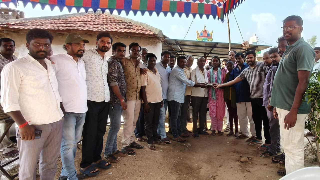 ఫొటోగ్రాఫర్‌ గణేశ్‌ కుటుంబసభ్యులకు ఆర్థికసాయం