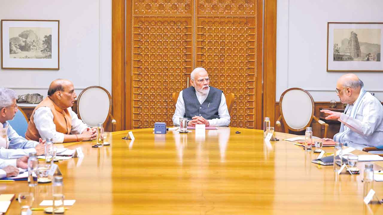 Pahalgam Terror Attack | పాకిస్థానీయులకు దేశంలోకి ప్రవేశం నిషేధం.. భారత్‌ కీలక నిర్ణయాలు