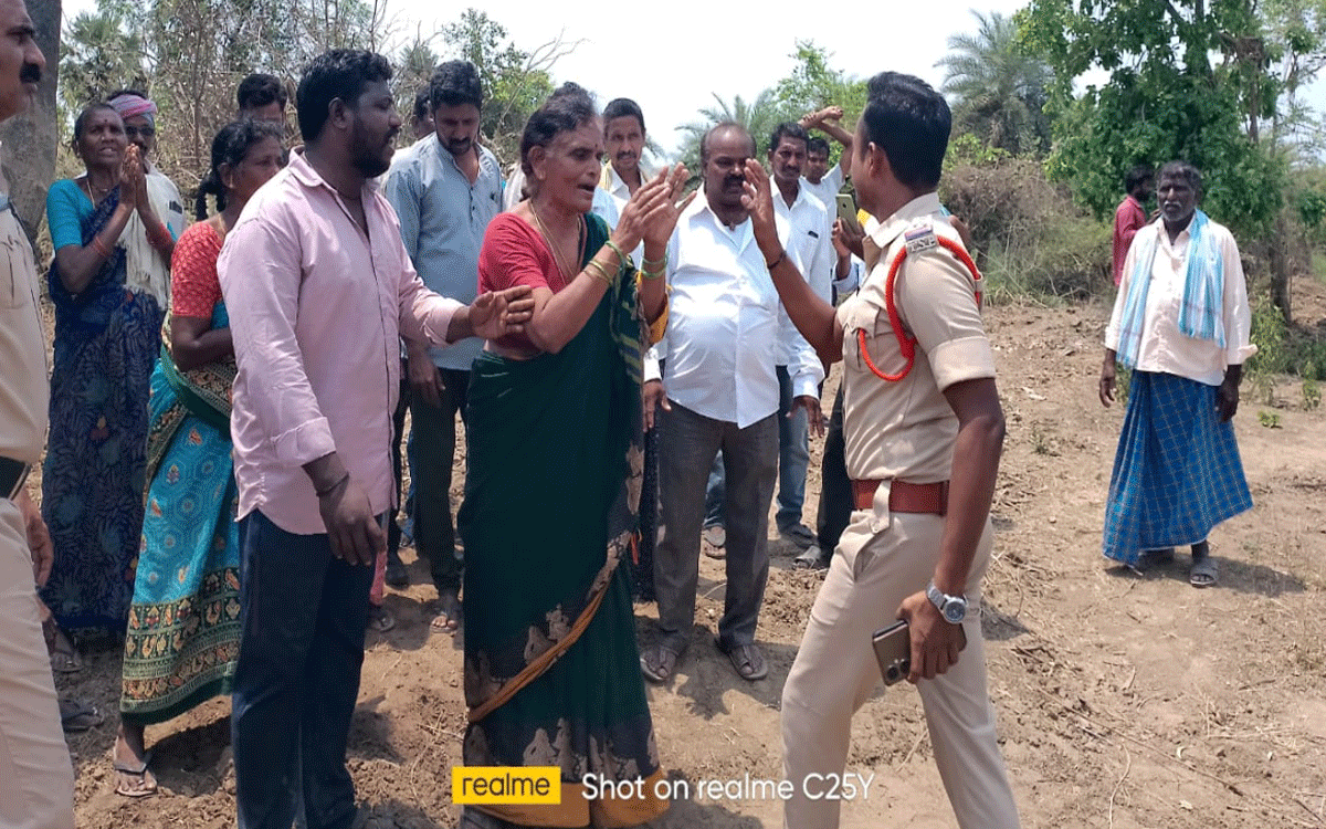 Khammam Rural : పంట భూముల పైకి జేసీబీ, బుల్డోజ‌ర్ల రాక‌.. పోలెపల్లిలో తీవ్ర ఉద్రిక్త‌త‌
