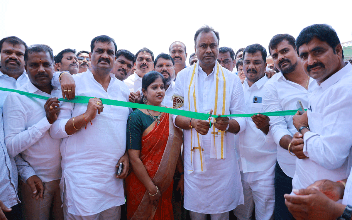 Munugode : అన‌ర్హుల పేర్ల‌ను ఇందిర‌మ్మ ఇండ్ల జాబితాలో చేర్చొద్దు : ఎమ్మెల్యే కోమ‌టిరెడ్డి రాజ‌గోపాల్‌రెడ్డి