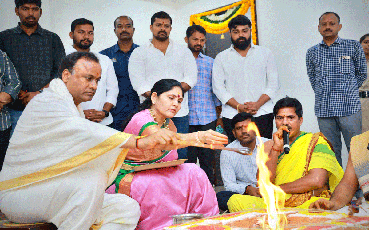 Munugode : అన‌ర్హుల పేర్ల‌ను ఇందిర‌మ్మ ఇండ్ల జాబితాలో చేర్చొద్దు : ఎమ్మెల్యే కోమ‌టిరెడ్డి రాజ‌గోపాల్‌రెడ్డి