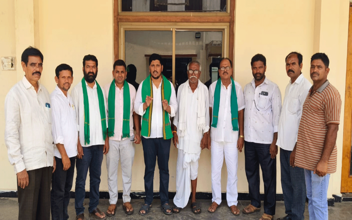 LHPS : కొత్తగూడెం మార్కెట్ కమిటీ చైర్మన్ పదవిని లంబాడీల‌కు కేటాయించాలి : రాజేశ్ నాయ‌క్‌