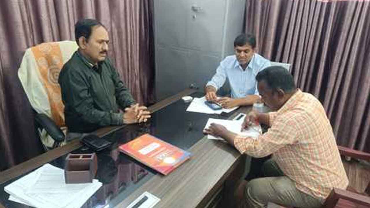 Rajiv Yuva Vikasam | రాజీవ్ యువ వికాసం పథకం పారదర్శకంగా అమలయ్యేలా చూడాలి : నరేందర్‌