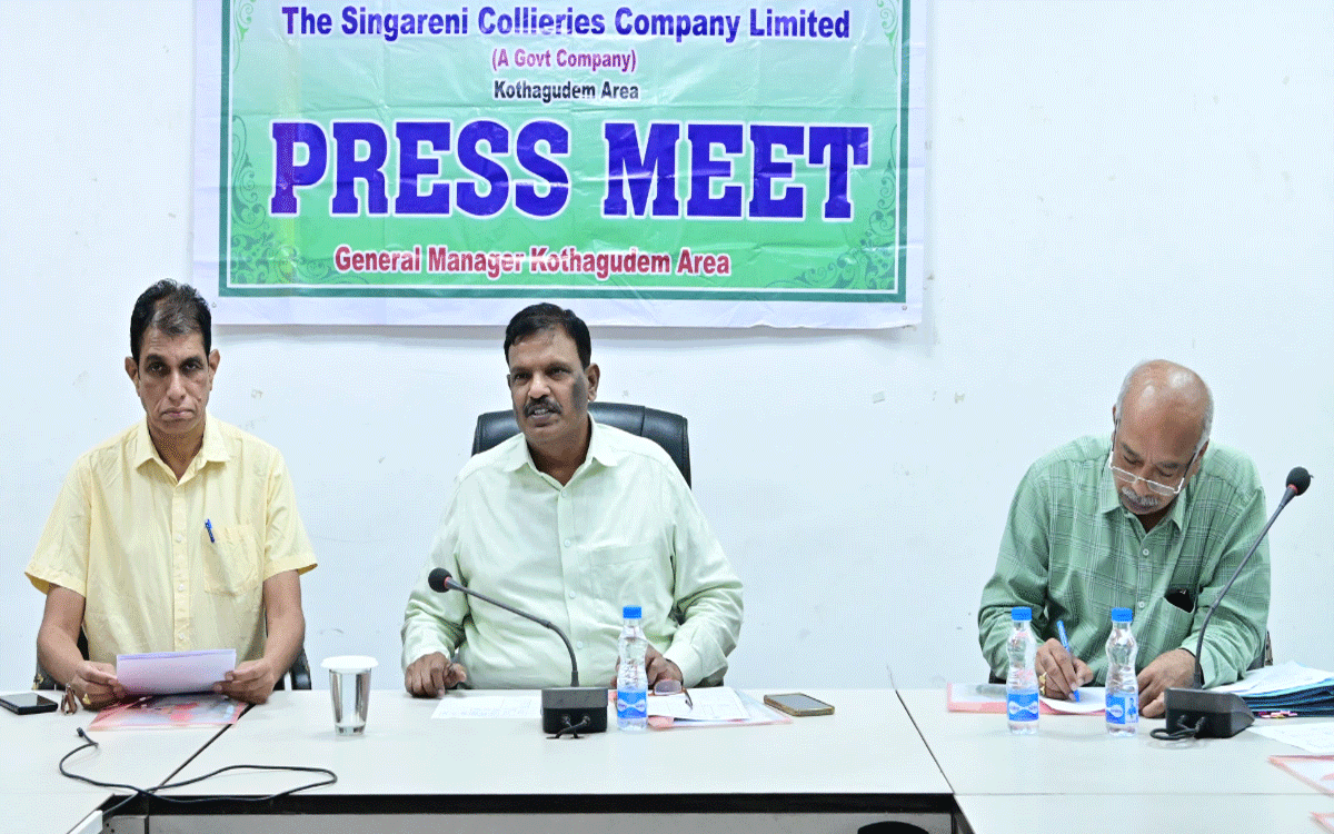 Singareni : కొత్తగూడెం ఏరియాలో వంద శాతం బొగ్గు ఉత్పత్తి : శాలెం రాజు