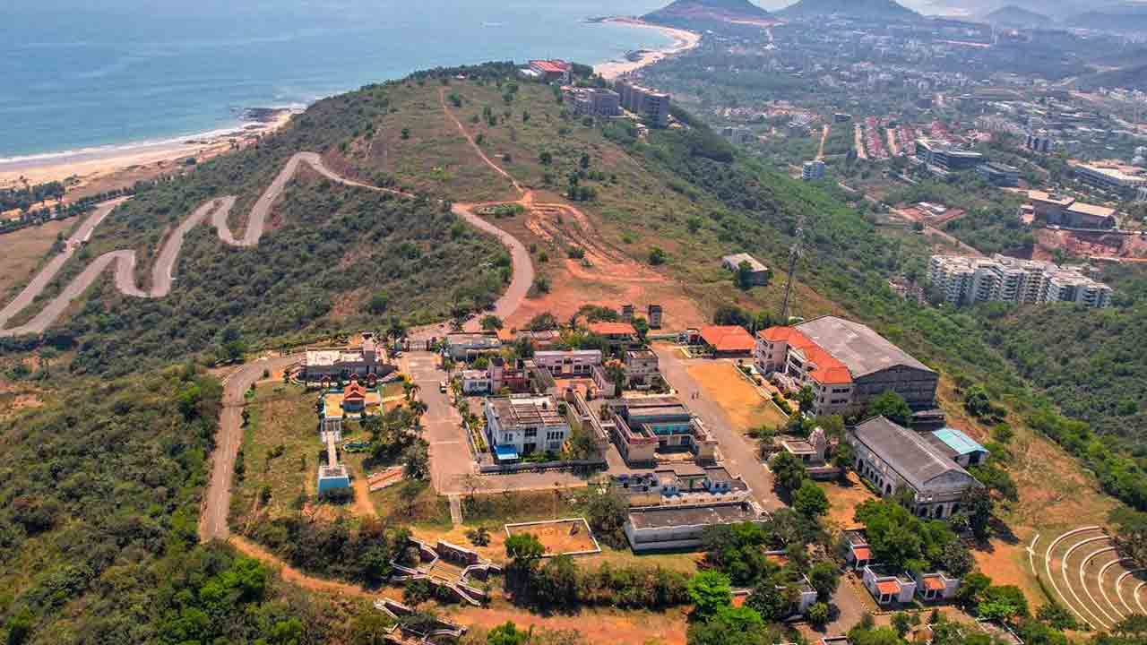 Rama Naidu | రామానాయుడు స్టూడియోకు విశాఖ కలెక్టర్‌ నోటీసులు