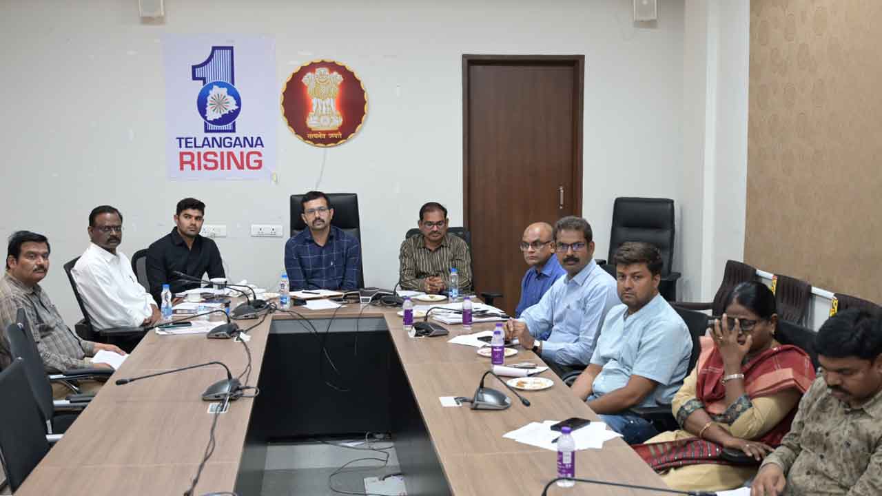 Minister Uttam | ధాన్యం కొనుగోలు కేంద్రాల్లో రైతులకు మౌలిక సదుపాయాలు కల్పించాలి