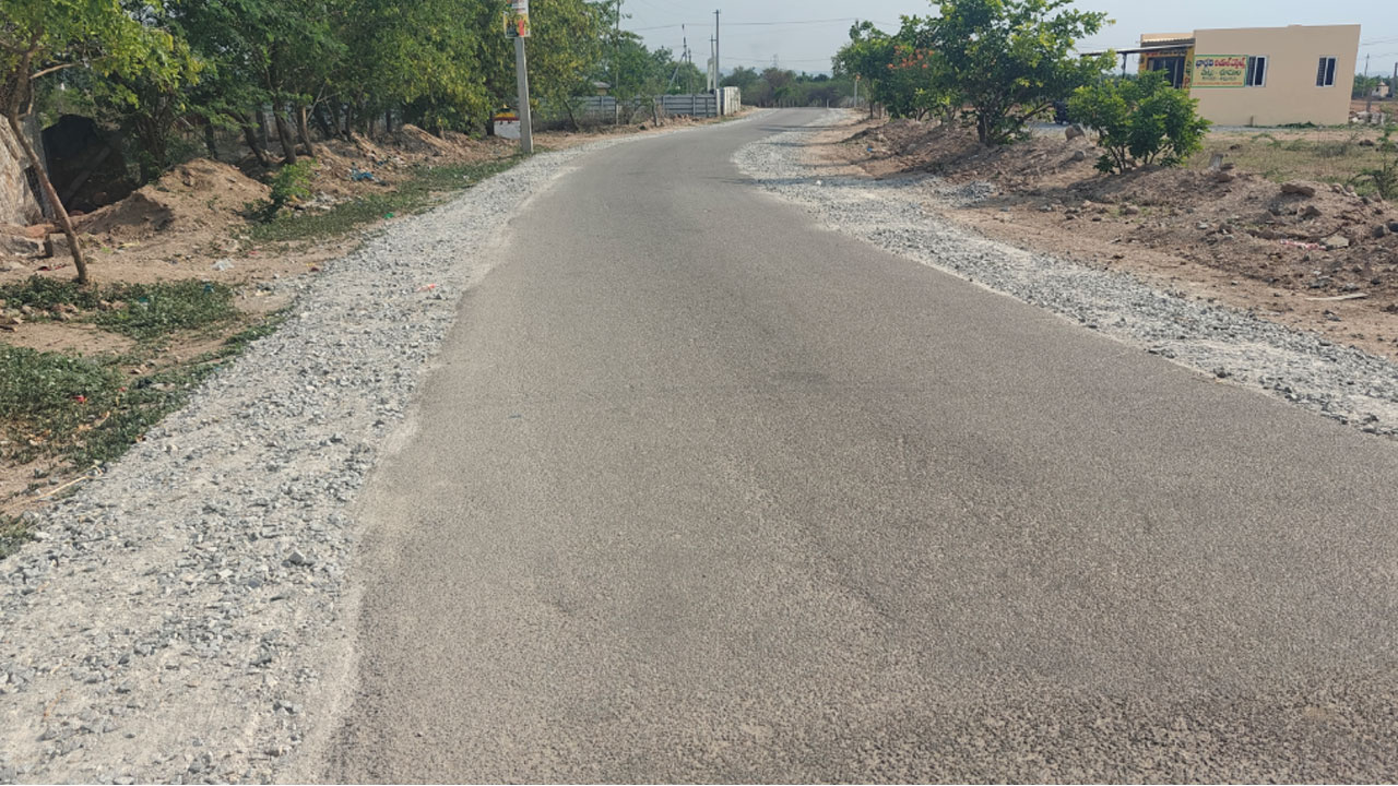 కంకర వేశారు.. రోడ్డు మరిచారు.. అర్ధాంతరంగా నిలిచిన మేడిపల్లి-యాచారం రోడ్డు విస్తరణ పనులు