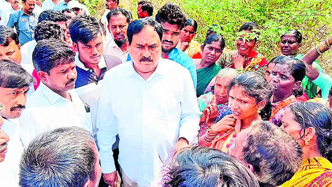 వైద్యుల నిర్లక్ష్యంతో గర్భస్థ శిశువు మృతి