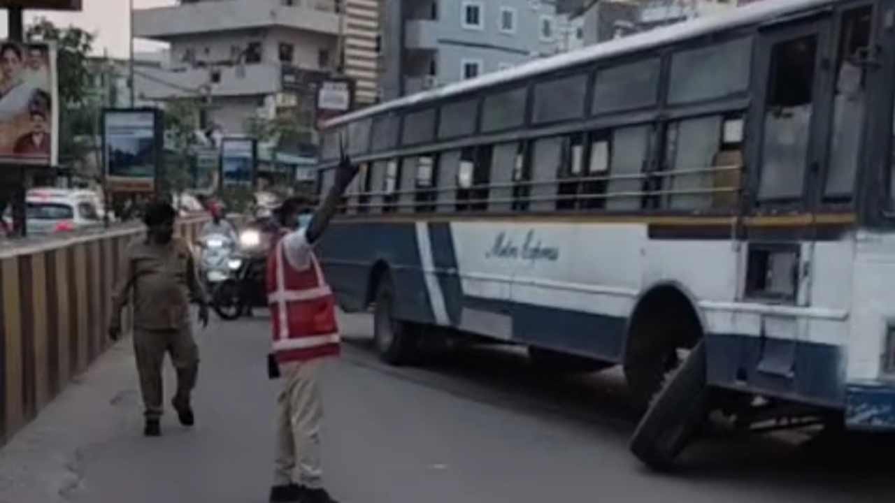 Hyderabad | ఊడి ముందుకొచ్చేసిన ఆర్టీసీ బస్సు చక్రాలు.. బాచుపల్లిలో తప్పిన ప్రమాదం